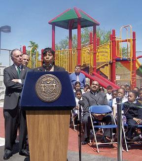 Mayor unveils Soundview school playground