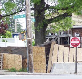 Owner boards up dangerous Gun Hill Rd. property