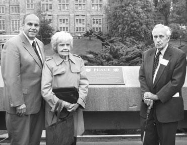 Lehman welcomes home UN staffers from 1946