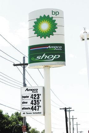 Vacca rips ‘pricey’ parkway gas stations