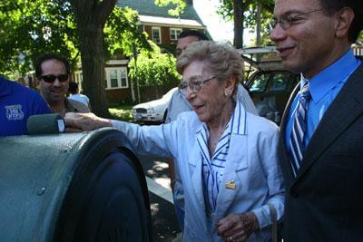 Community hopes Martin Gold street honor near