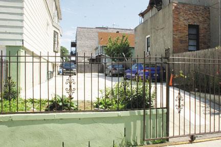 Illegal parking lot pops up on Lyon Avenue