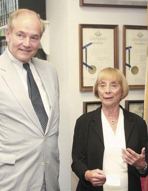 Koppell awards business honor on book merchant