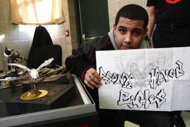Glassmaker brings select display to Bronx students