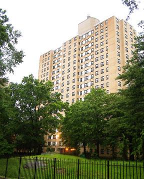 Tenants demand new elevators