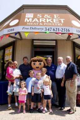 S&E Market celebrates opening