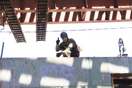 Contractor removes graffiti for free