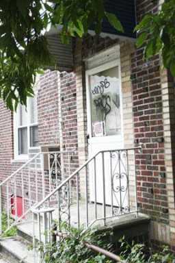 Neighbors demand seal-up
