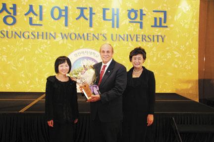 Lehman College’s president accepts S. Korean degree