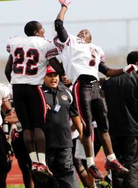 Clinton’s momentum rolls over New Dorp