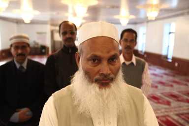 Mecca trip postpones prayer dispute