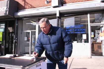 Residents petition to keep Van Nest post office open