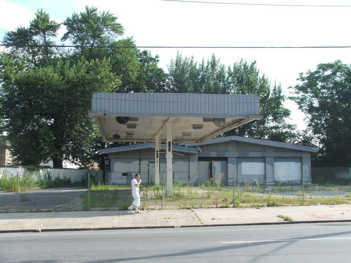 Hess Express construction begins