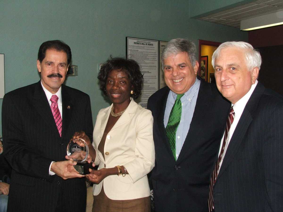 Serrano accepts LEAP Award from MHHC