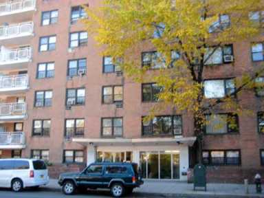 Pelham Bay building’s residents bemoan lack of gas service