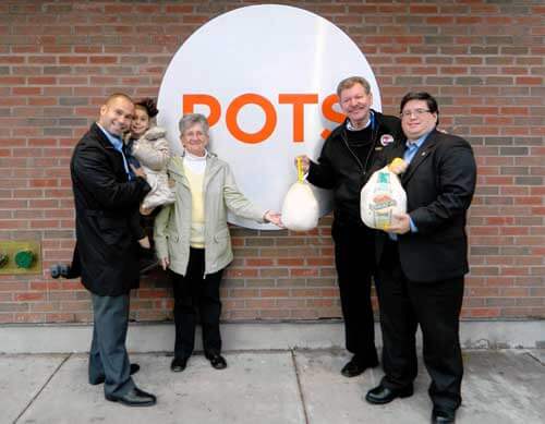 Bronx Chamber of Commerce donates turkeys