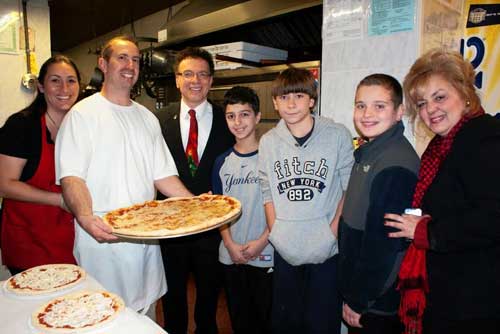 Jimmy’s Pizza & Grill hosts interactive lesson for Primavera students
