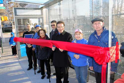 Bedford Park bus shelter replaced