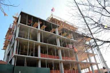 Urban Health Plan hosts ‘Topping Out’ ceremony at Simpson Street expansion