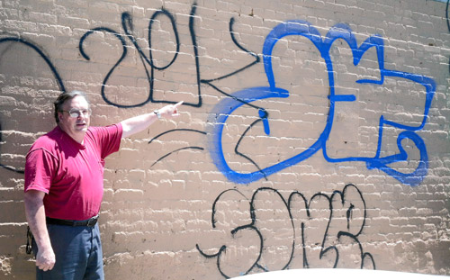 With anti-graffiti programs seldom, Waterbury-Lasalle on its own