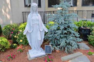 St. Raymond students remember victims of parkway van crash|St. Raymond students remember victims of parkway van crash