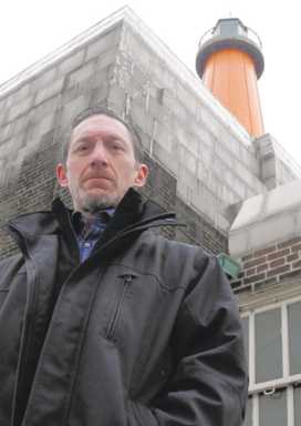 Bronx icon lighthouse gets new paint job – and owner