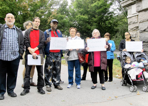 Bx Pk East: We need a stop light!