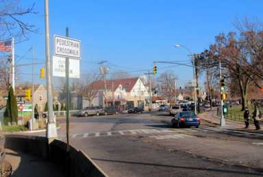 Locals upset over new traffic lights at City Island Bridge