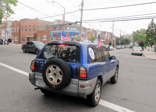 Blind spots and accidents at Waterbury-LaSalle intersection|Blind spots and accidents at Waterbury-LaSalle intersection