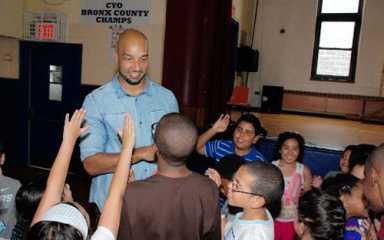 Hoop ‘Wizard’ slam dunks a literacy workshop|Hoop ‘Wizard’ slam dunks a literacy workshop