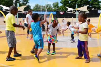 Good ‘spray’ in Crotona Park|Good ‘spray’ in Crotona Park
