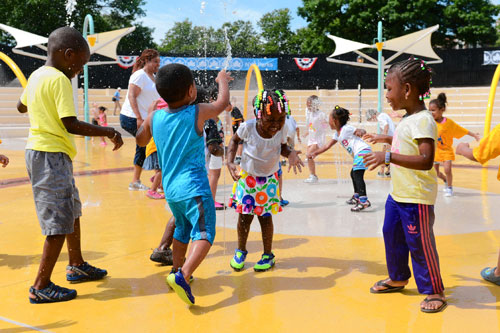 Good ‘spray’ in Crotona Park|Good ‘spray’ in Crotona Park