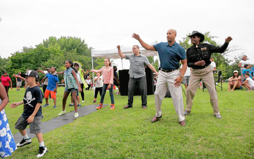 Borough President Diaz hosts health challenge|Borough President Diaz hosts health challenge