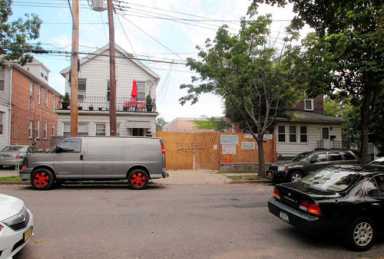 Throggs Neck thin house in limbo