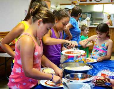 SHCA hosts Pizza Making Night|SHCA hosts Pizza Making Night