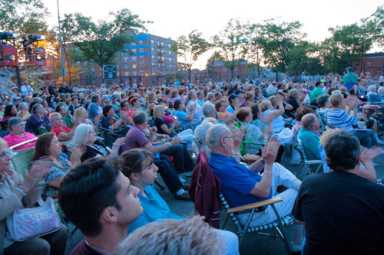 Loreto Park packed for outdoor concert|Loreto Park packed for outdoor concert