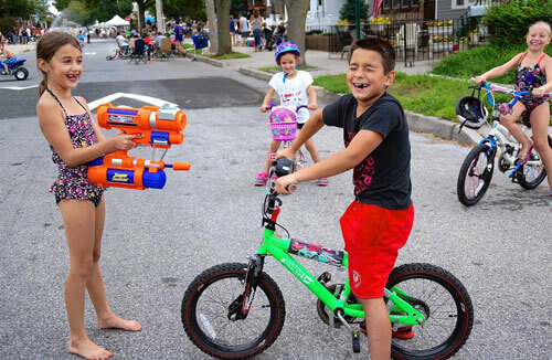 Neighbors meet neighbors at annual block party|Neighbors meet neighbors at annual block party