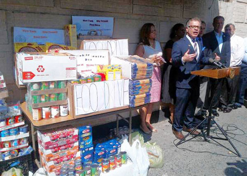 City Council Speaker Joins Councilman Vacca in Pelham Parkway for food drive kick-off