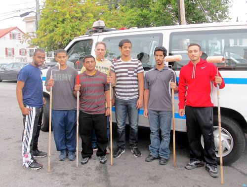 45th Precinct Auxiliary and Explorers have graffiti clean-up of blighted Throggs Neck wall|45th Precinct Auxiliary and Explorers have graffiti clean-up of blighted Throggs Neck wall