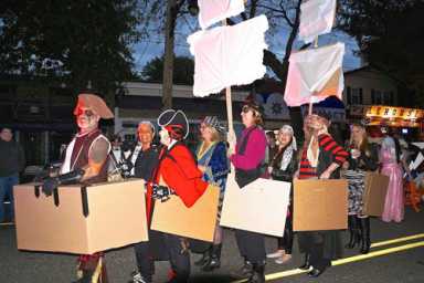 City Island hosts annual Halloween parade|City Island hosts annual Halloween parade