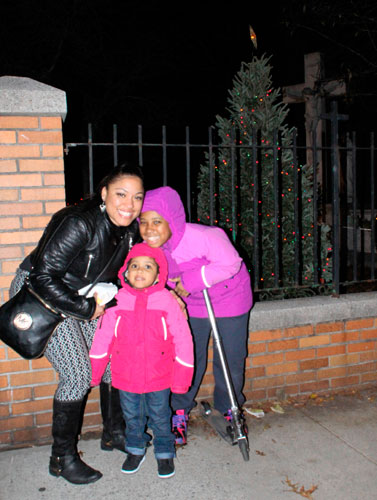 Van Nest Alliance hosts tree lighting|Van Nest Alliance hosts tree lighting