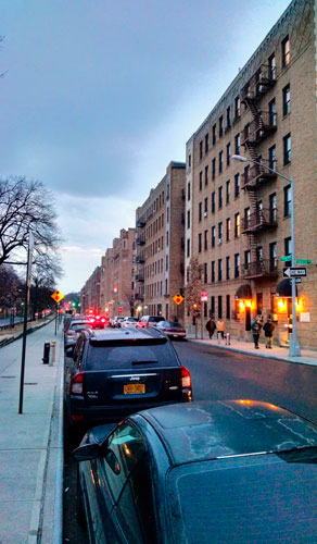 Pelham Parkway’s street lights out of order