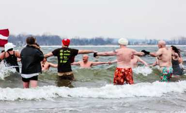 Polar Bear Plunge to address homelessness