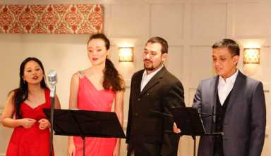 Performers sing for Amber Court on V-Day