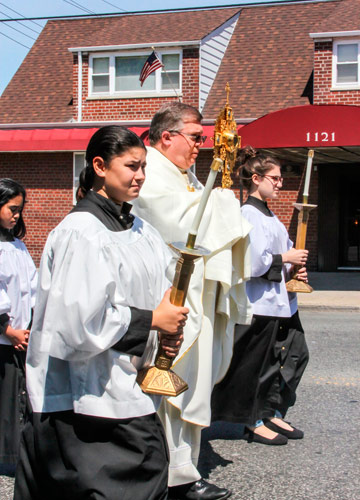 St. Francis Xavier Church holds Corpus Christi procession in Morris Park|St. Francis Xavier Church holds Corpus Christi procession in Morris Park