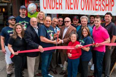 Bronx Pizzeria hosts grand opening, ribbon cutting