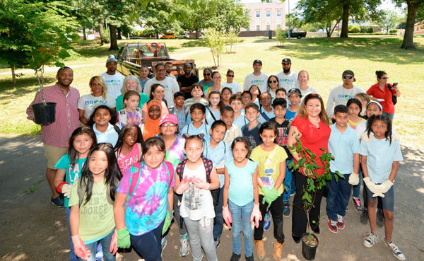 NYC Parks & Bronx River Alliance Install 100,000th Plant