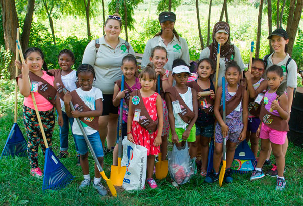 New Girl Scout Camp Cleans Soundview Park|New Girl Scout Camp Cleans Soundview Park