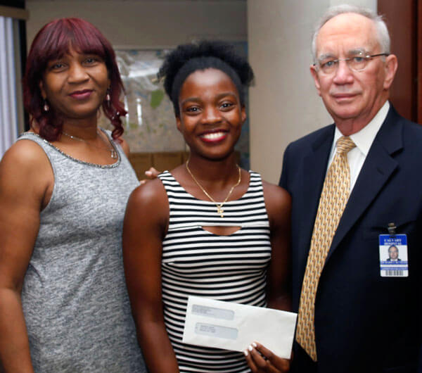 Kendra Dean Earns Calvary Scholarship