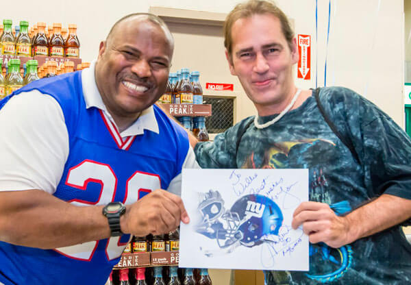 Former NY Giants Joe Morris Meets Co-op City Fans